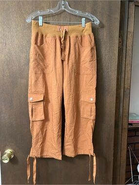 MOFIZ-Brand New/Never Worn Women's Cargo Capri Pants in Burnt Orange. Medium